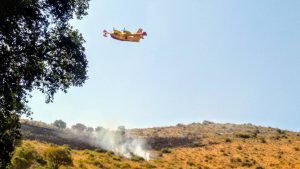 Il Canadair su Monte Catillo