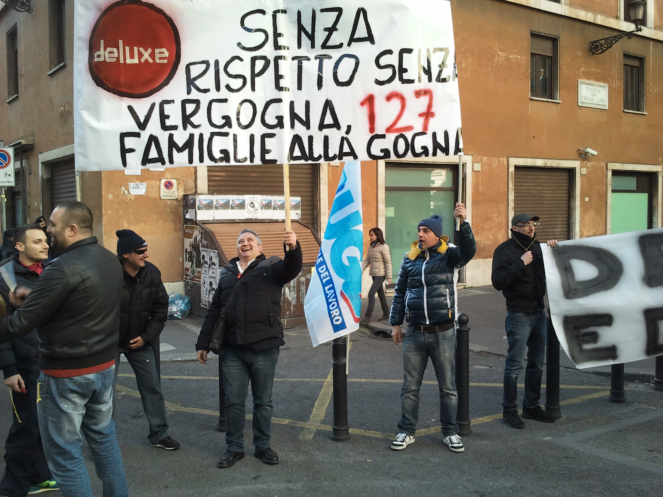 Deluxe, gli operai si preparano ad occupare la fabbrica