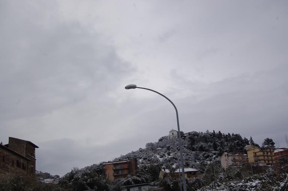 Neve, a Castel Madama strade chiuse per neve