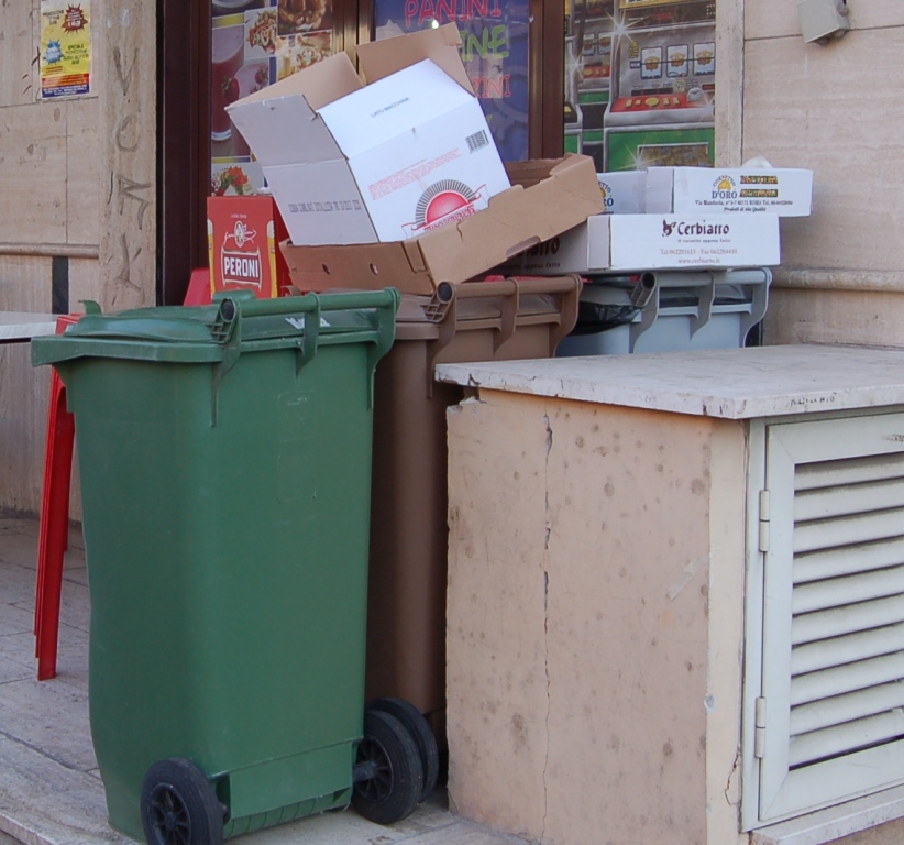 Caos differenziata a Guidonia, l’Aimeri non paga i lavoratori