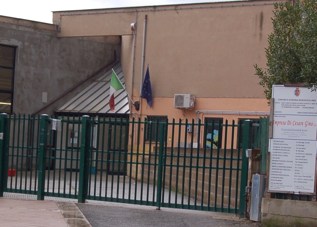 Topi, la scuola resta chiusa anche lunedì