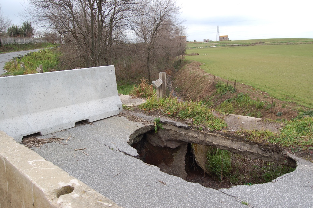 Voragine di via Marco Simone, i lavori proseguono
