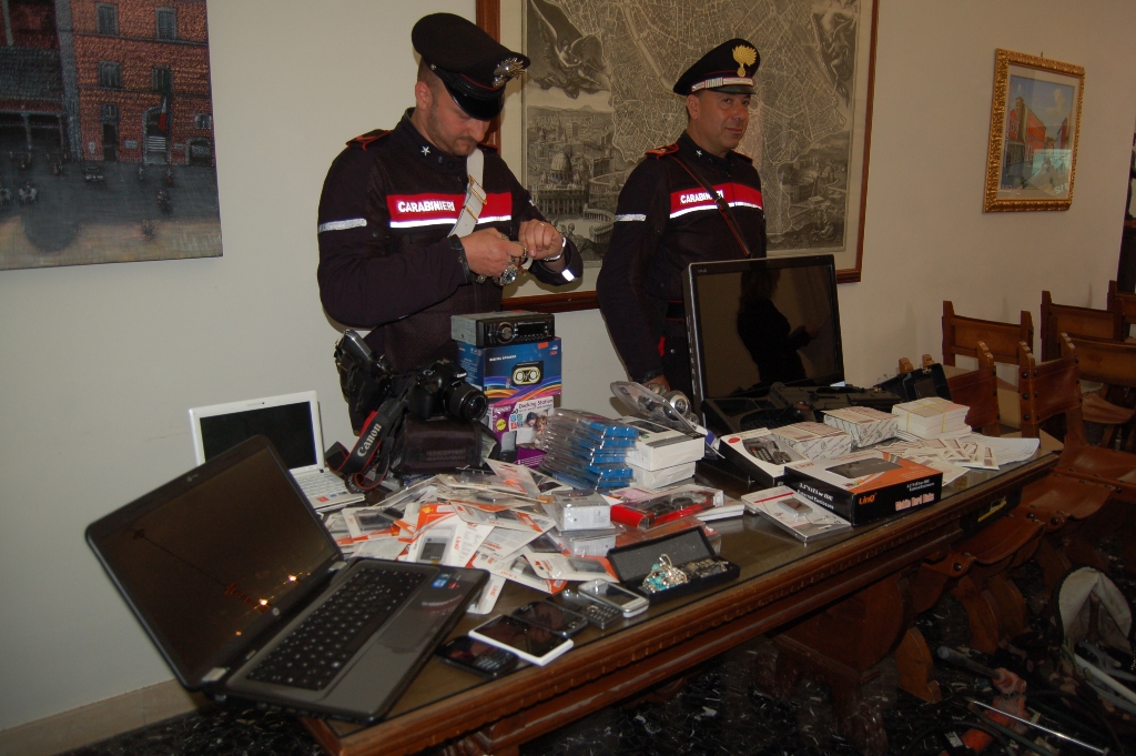 Svaligiavano le abitazioni di ragazzi adescati su facebook, sgominata banda di ladri di Fonte Nuova