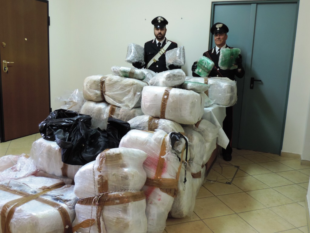 Maxi sequestro di droga, “intercettati” 360 kg. di marijuana