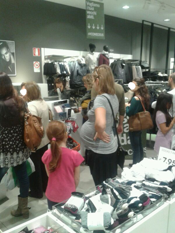 Foto-denuncia: “E le donne in attesa attendono”