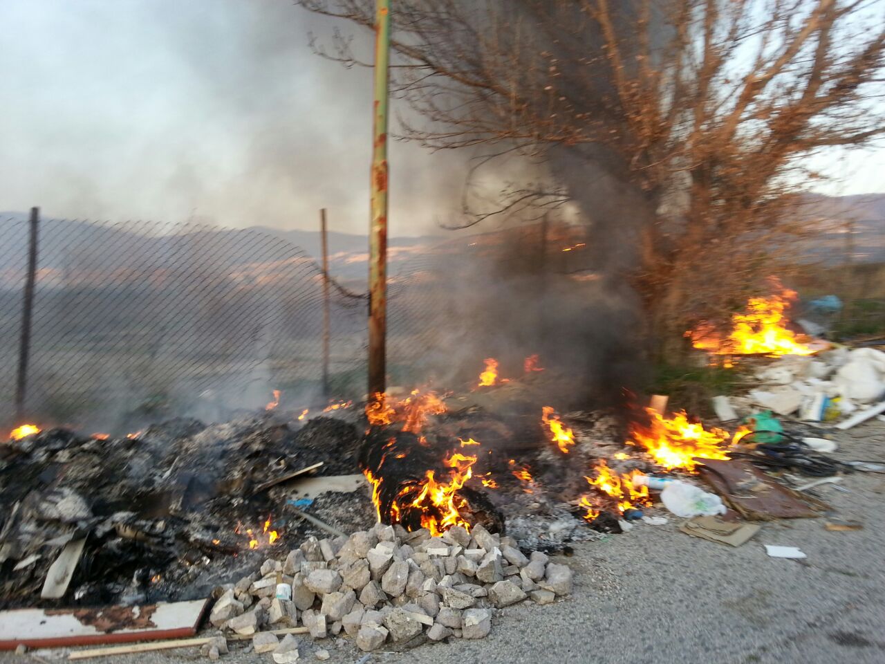 Altra discarica abusiva in fiamme, dopo Tivoli Terme tocca a Villa Adriana