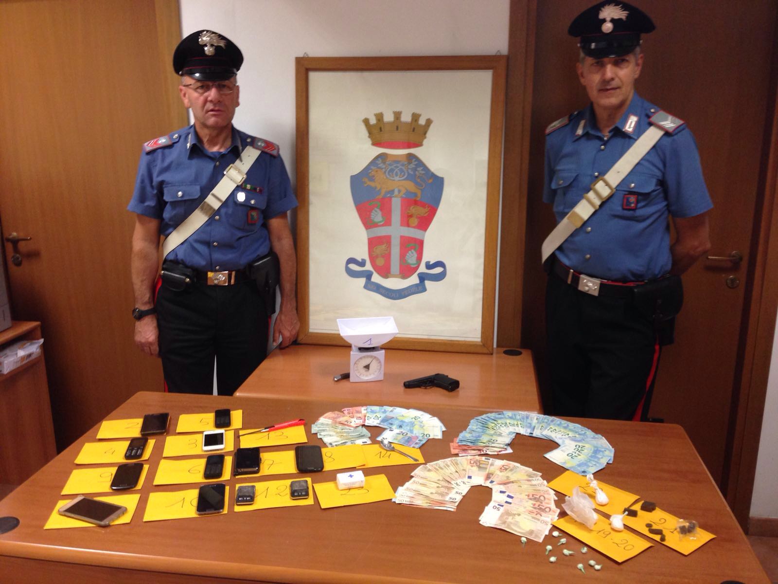 Supermercato della droga “scoperto” a Villalba, 5 arresti
