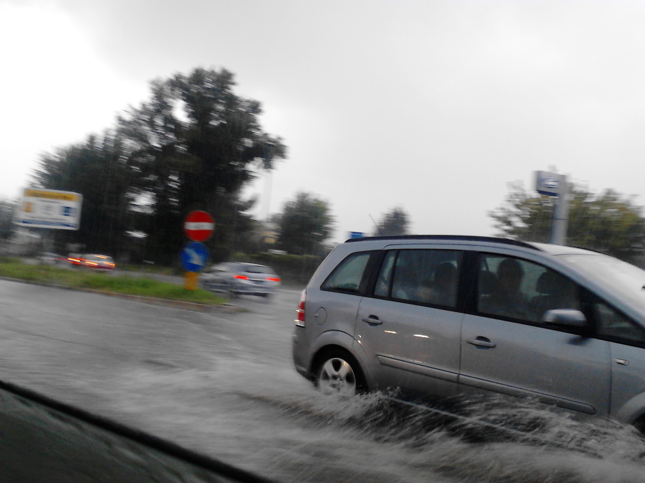Meteo, la protezione civile: “Condizioni avverse”