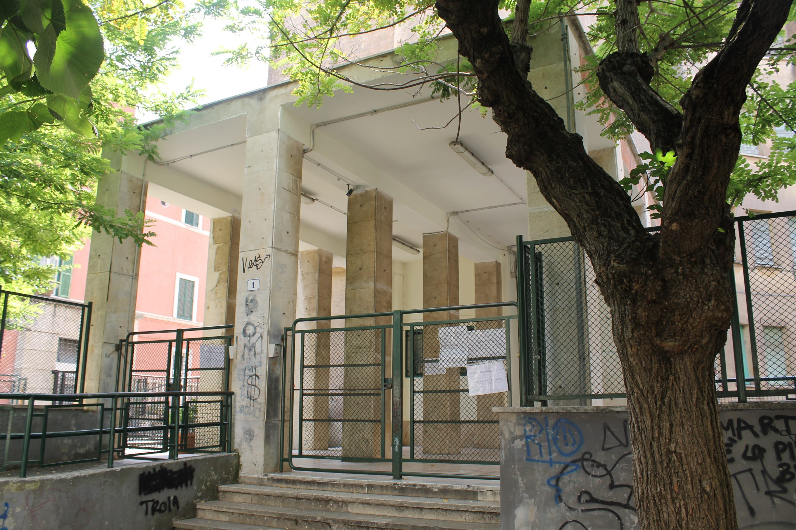 Scuole tiburtine senza il certificato di agibilità, in consiglio il sindaco lancia la bomba