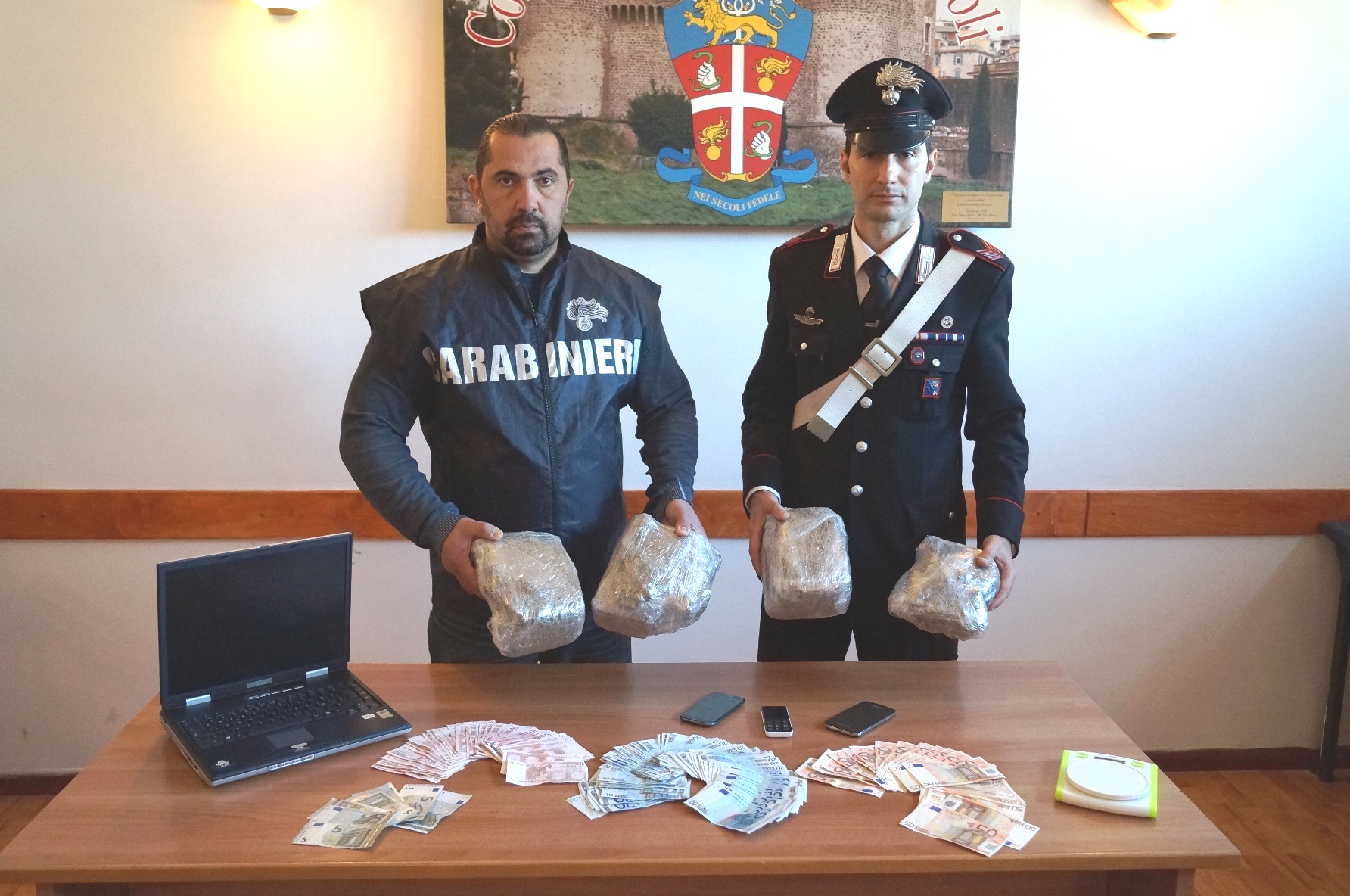 Trovato con oltre 3 chili di marijuana: in manette 23enne