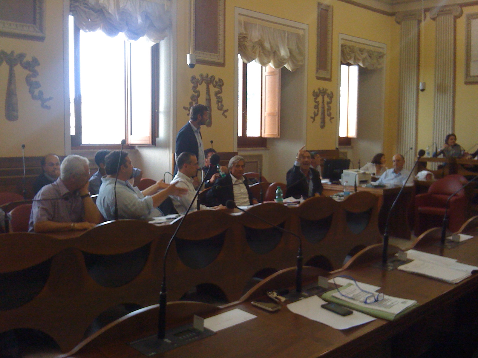 Tivoli, l’opposizione insorge: subito le firme per andare a casa