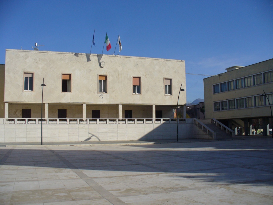 “Basta dirigenti”. Chiesta commissione esterna per la trasparenza