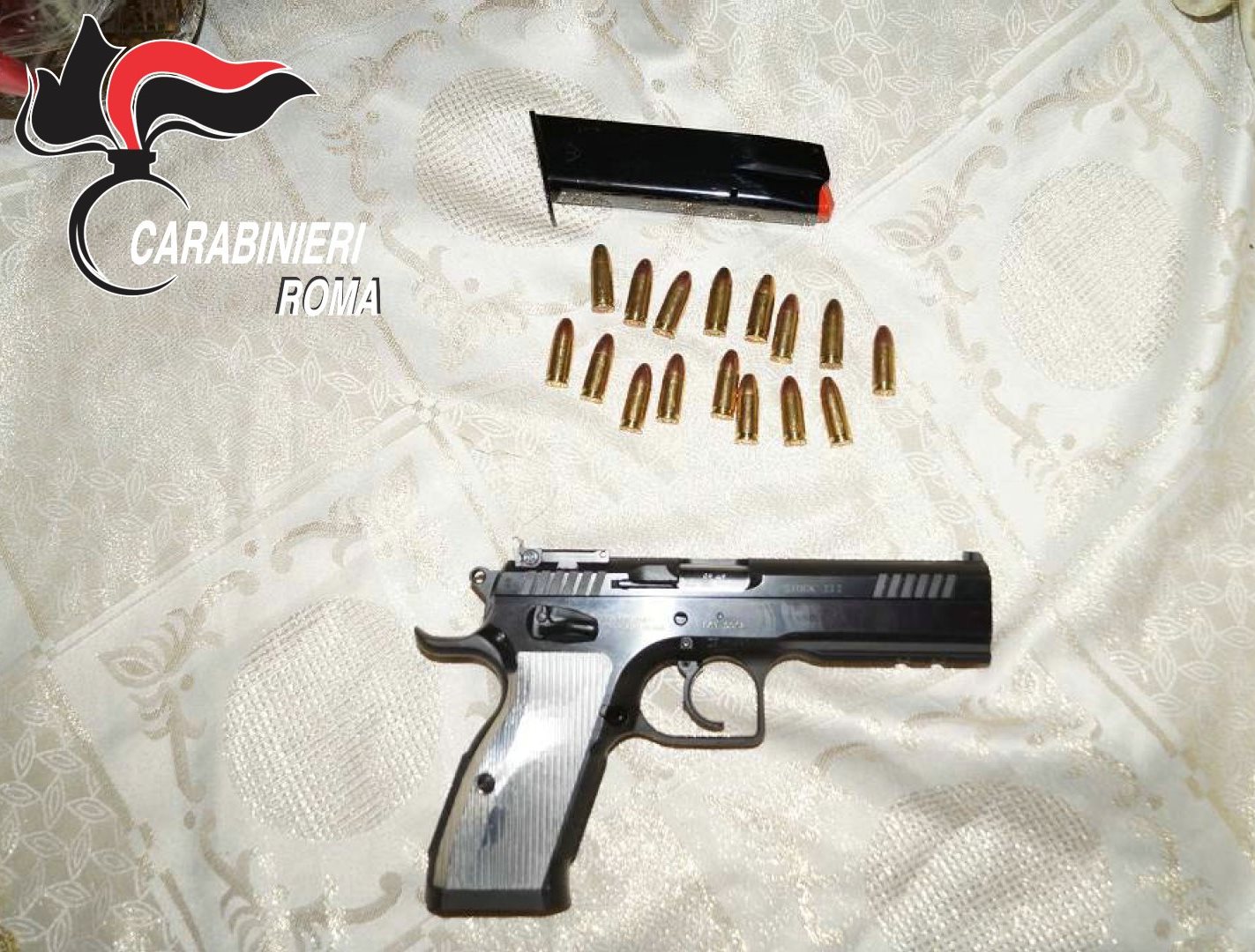 Padre e figli in manette a Tivoli Terme: in casa avevano droga ed una pistola