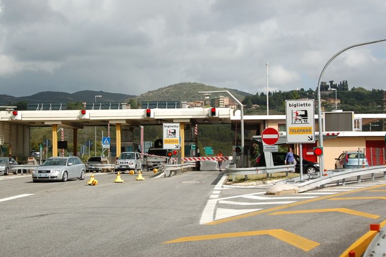 Caro pedaggi, per i pendolari c’è lo sconto del 20%