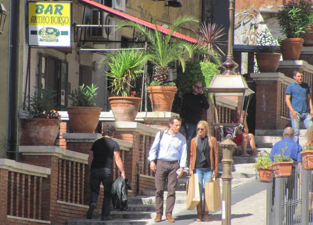 Montecelio trasformato in set: ciak per Stefano Accorsi e Maria Rosaria Russo