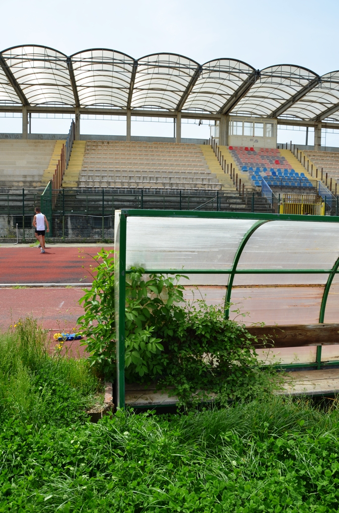 Tivoli, degrado per gli impianti degli Arci. Stadio e palazzetto dello sport abbandonati