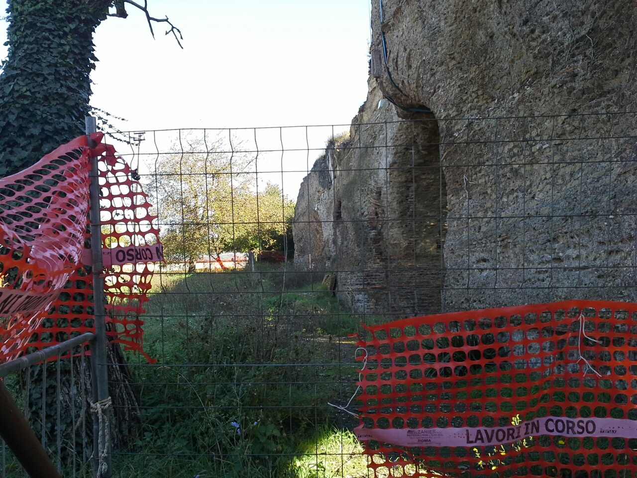 Tivoli: famiglie ostaggio delle macerie e della burocrazia