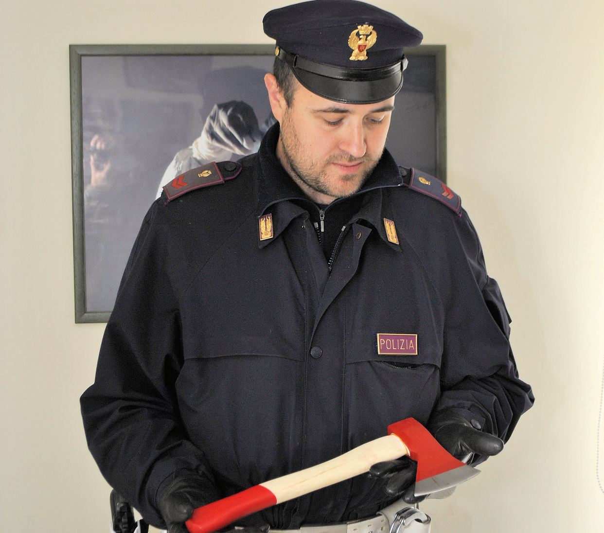 Ha minacciato con un’ascia i giovani dell’Oratorio: arrestato