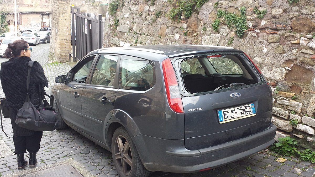 Razzia nelle auto parcheggiate tra le vecchie cartiere