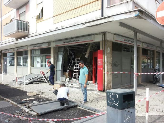 #Flash – Tivoli Terme, ladri in azione: trascinato via nella notte intero sportello bancomat