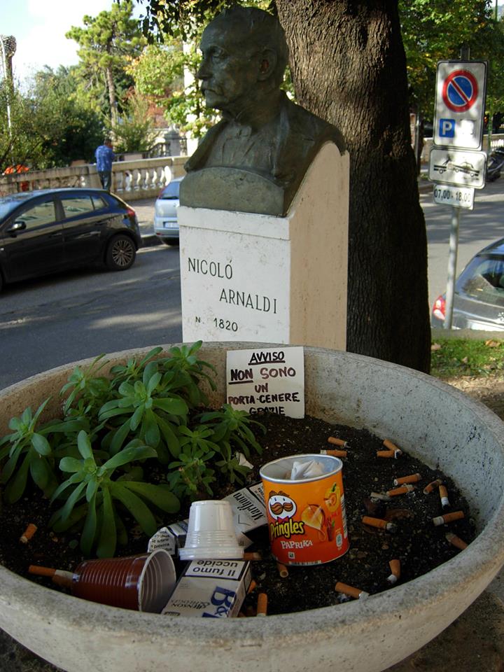 Bestiario urbano: inciviltà e disorganizzazione davanti al Tribunale