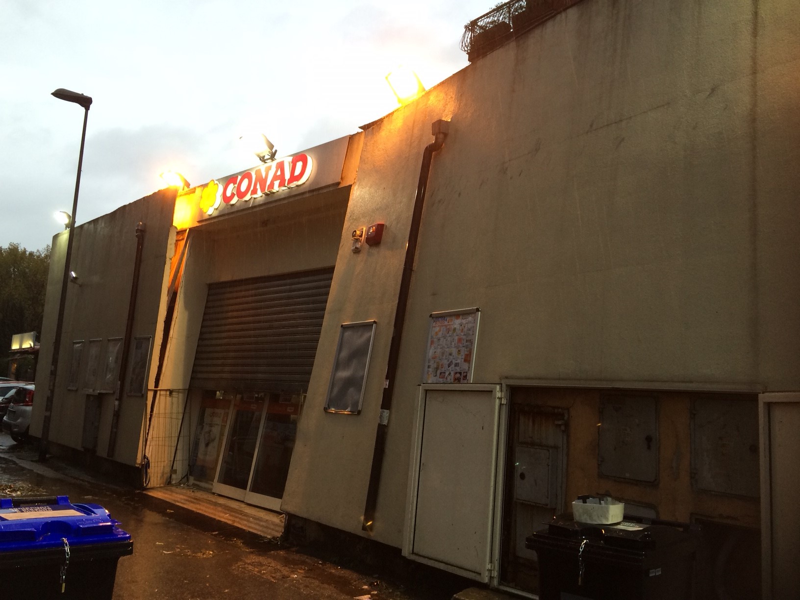 Notte di maltempo: Case Rosse crolla muro di un supermercato. Tivoli allagamenti in vari quartieri