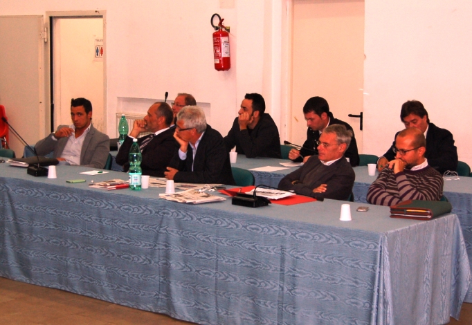 Indagati e Consiglio straordinario, tante accuse reciproche