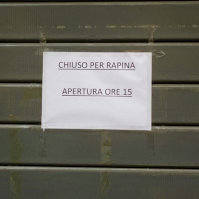 Rapina a mano armata, banditi assaltano sala scommesse