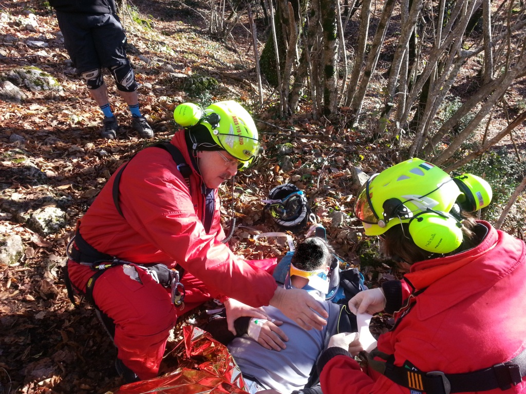 Cade dalla bici nei Simbruini, 80enne salvato dal Soccorso Alpino