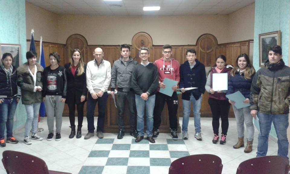 Vicovaro,  consegnate le tessere elettorali ai diciottenni. Cerimonia in comune