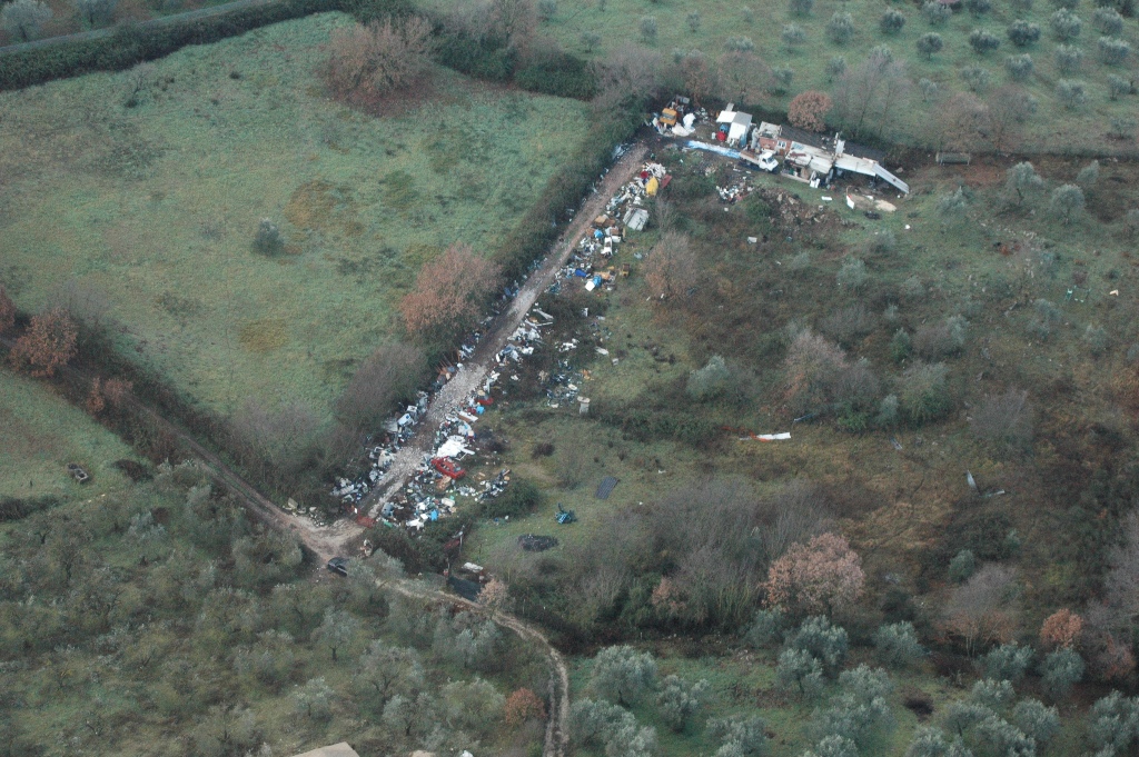 Discarica abusiva all’interno della riserva di Gattaceca: denunciato il proprietario del terreno