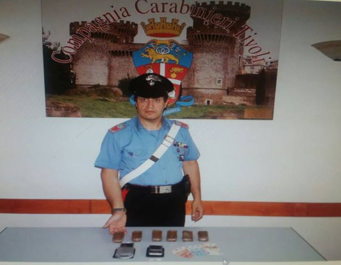 Aveva droga nascosta nei peluche e 9 mila euro in contanti, in manette donna spacciatrice