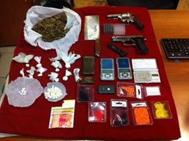 Fermati due pusher, avevano una vasta scelta di droghe in cantina