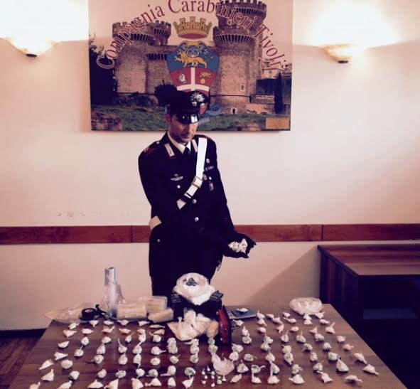 Tre arresti e 1 chilo di coca sequestrata. In manette nonna e nipote