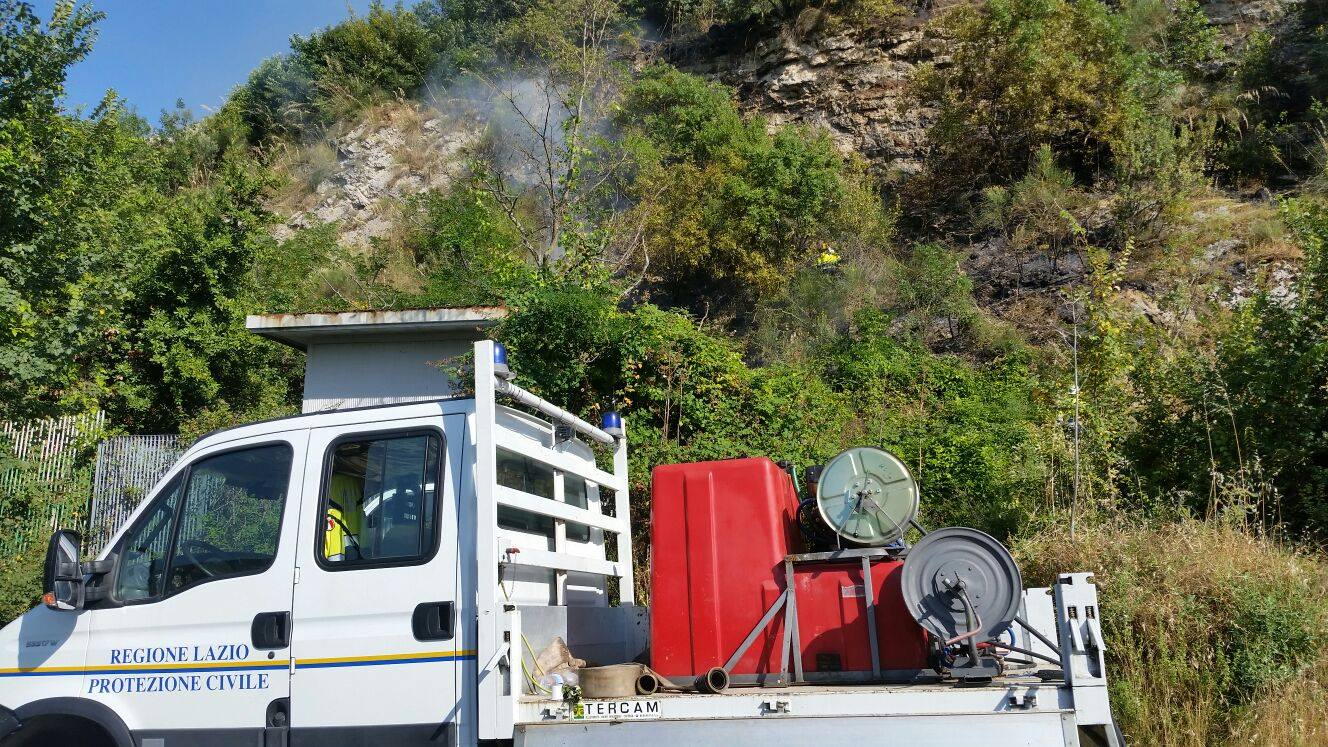 Altri mille metri di vegetazioni distrutti dalle fiamme sul Catillo