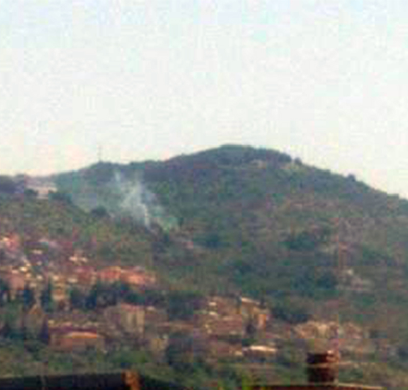 Ancora un incendio sulle montagne di Tivoli, a fuoco monte Ripoli