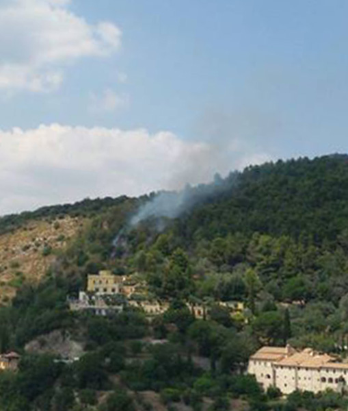 Tivoli, incendio sopra Quintiliolo. Paura per Monte Catillo e Monte Sterparo