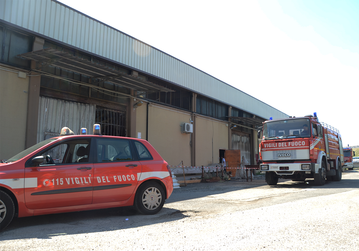 In fiamme magazzino di oggetti di scena, distrutta la storia del cinema italiano