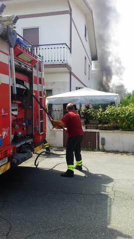 Incendio a via Carducci, il fumo si vedeva dalla Tiburtina