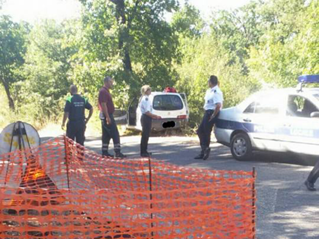 Bloccata in auto per 4 ore, anziana salvata dalla protezione civile dopo un incidente