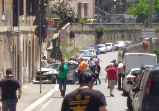 Via Tiburtina Valeria chiusa per un incidente sotto la polizia locale di Tivoli