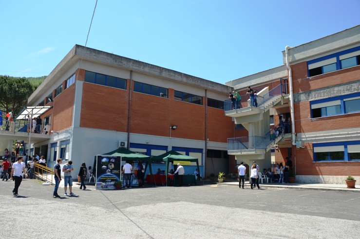 Razzia al liceo scientifico di Tivoli, ladri in azione nella notte