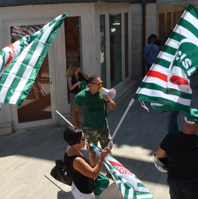 Protesta del personale sanitario sotto la direzione generale dell’Asl Roma G
