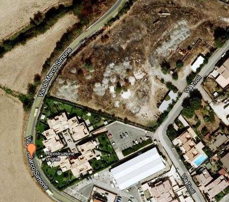 Tentato furto al distributore, auto contro cassa del self service