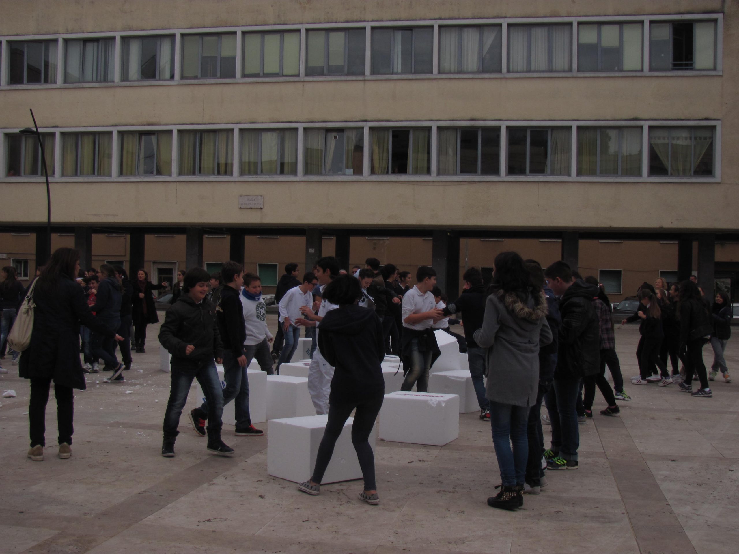 Guidonia, gli studenti della “Leonardo Da Vinci” ricordano la caduta del Muro di Berlino