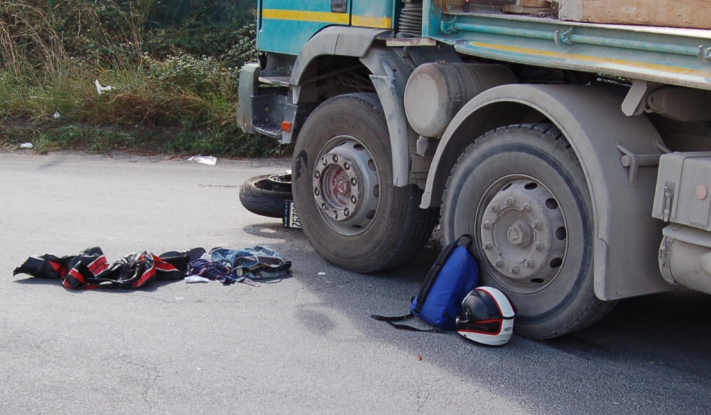 Incidente via Tiburtina: gravi le condizioni del centauro