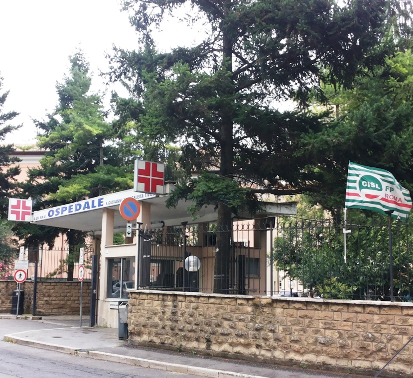 Piove nella Rianimazione, al via i lavori. Polemiche per lo spostamento dei malati