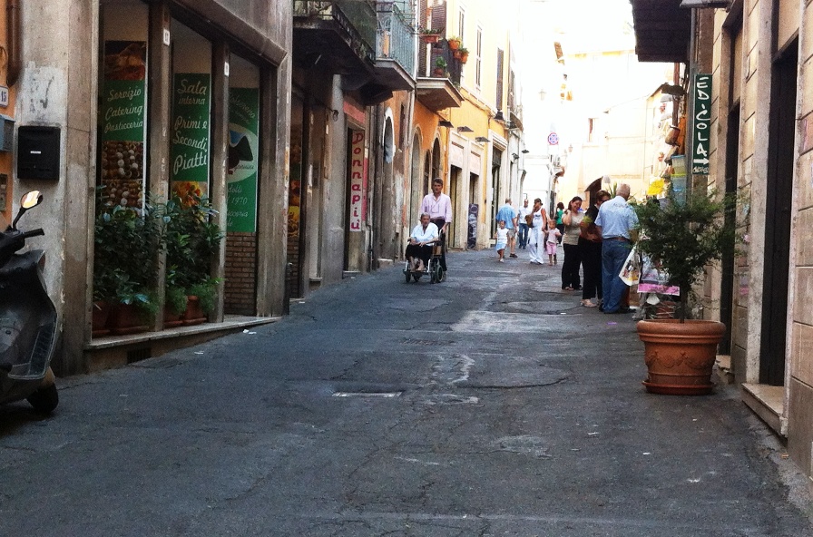 Via Colsereno: strada riaperta dopo anni di lavori ma subito Ztl e isola pedonale