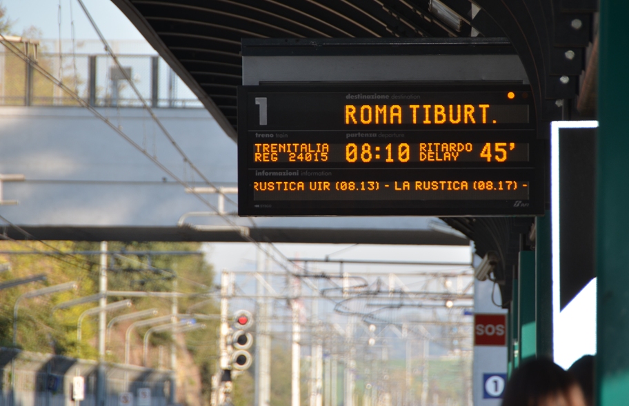 Pusher pendolare sulla FL2, da Tivoli a Roma con la droga nello zaino