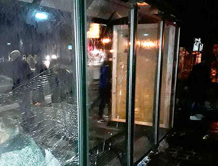 Retake a Tivoli: ragazzo pulisce per la seconda volta pensilina del Cotral